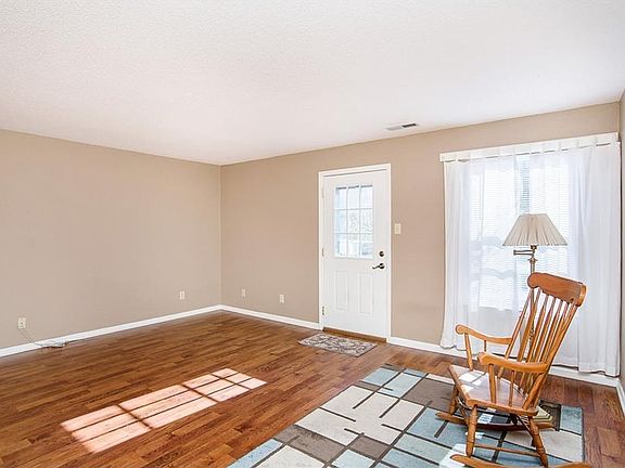 4th image of 385 Atherton Dr