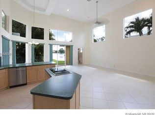 8926 NW 38th St, Cooper City, FL 33024