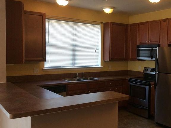 4th image of 920 Southmoor Dr Unit 202