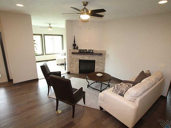 2nd image of 5425 S Salvation Pl