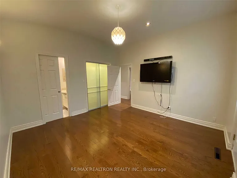 38 Bayberry Cres — Photo 16