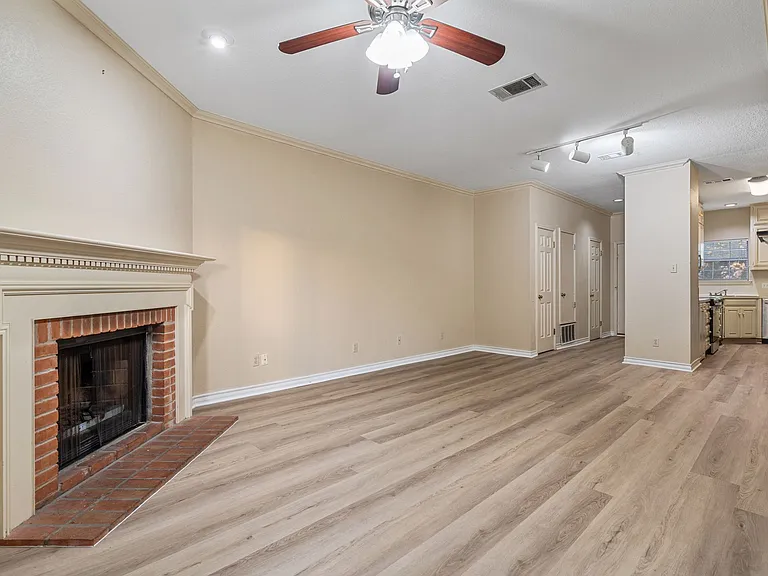 2408 Enfield Rd #211 — Photo 4