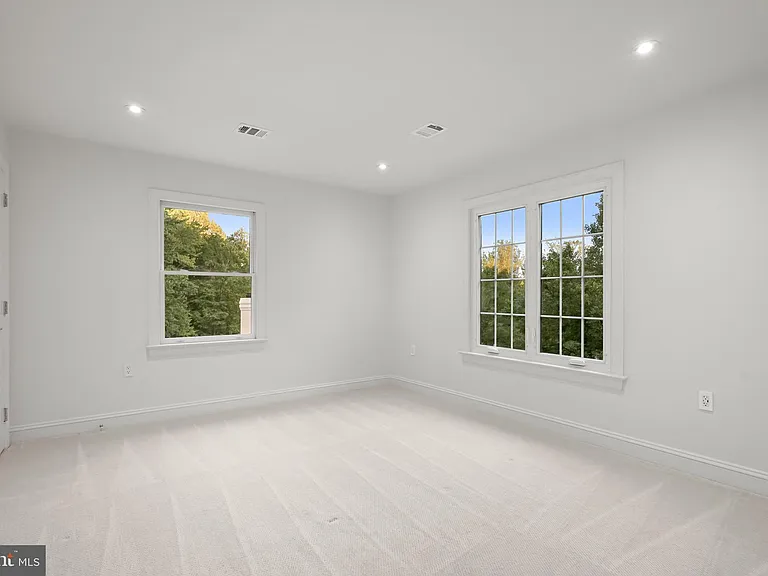 1404 Wynhurst Ln — Photo 6