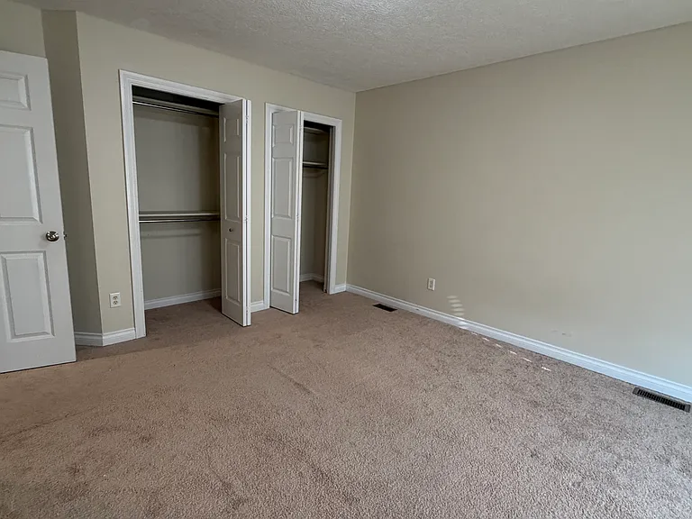 2122 Clinton St — Photo 35