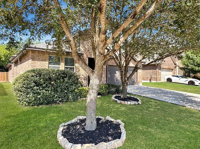3 bed, 2.5 bath, 2253 sqft, $2,125 — Photo 4