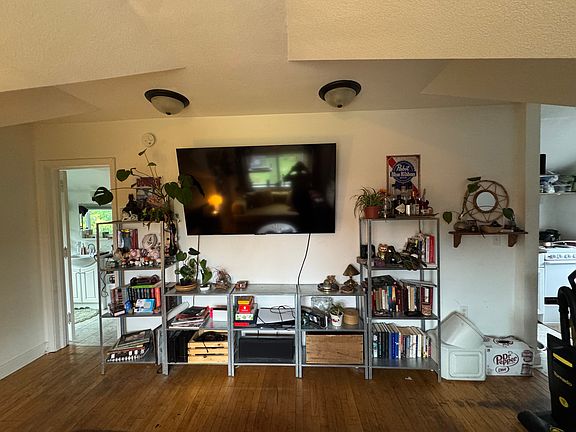3rd image of 2220 E Superior St #3