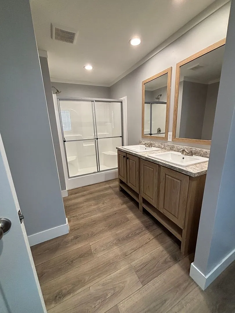 Spencer's Rental - 1215 FR — Photo 4
