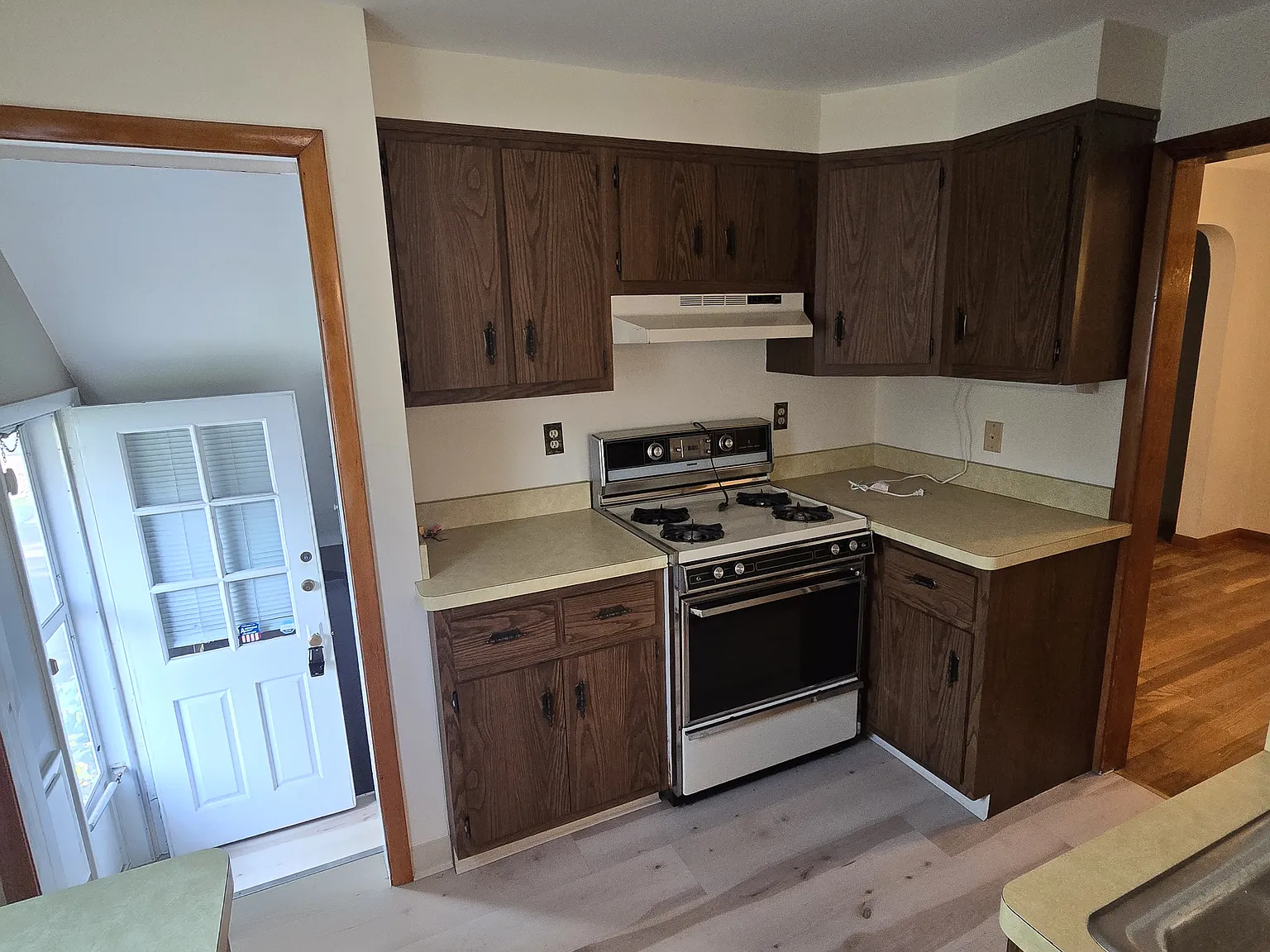 3 bed, 1.5 bath, 1026 sqft, $1,500 — Photo 4