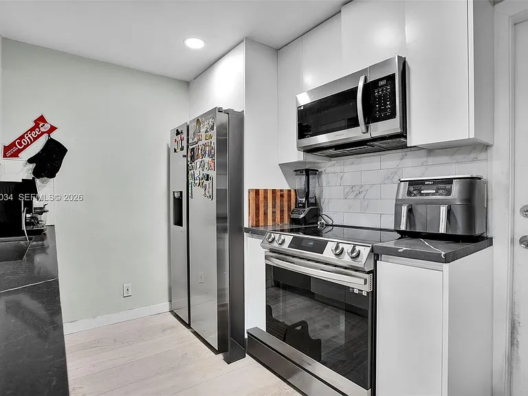 850 Sorrento Dr — Photo 5