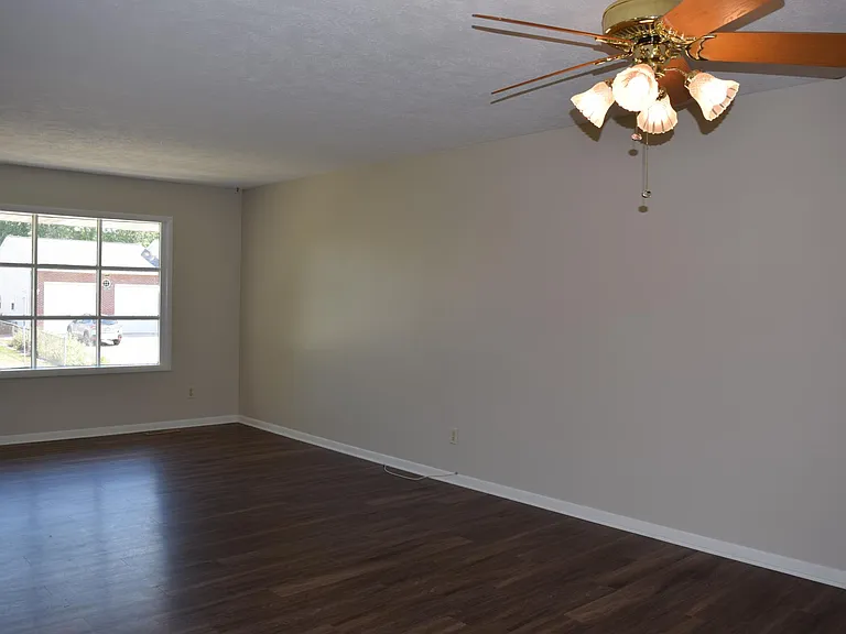 2609 Hall Ct — Photo 5