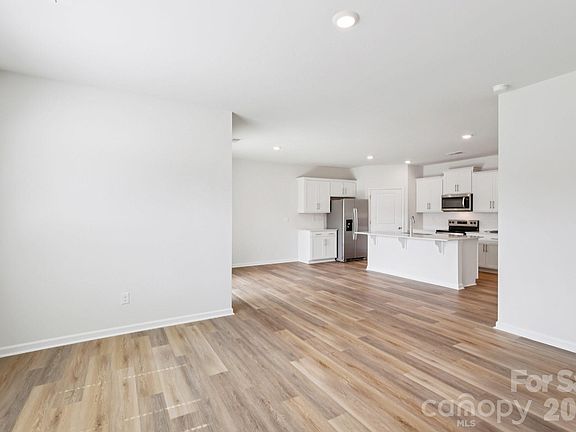 4th image of 229 Farmwood Trl