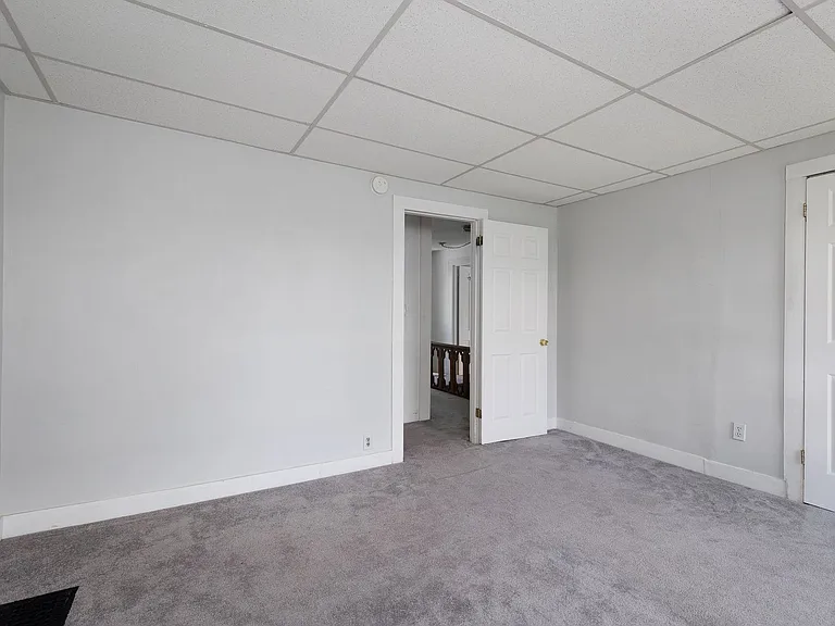 427 Flower Ave E — Photo 25