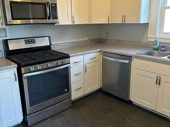 3rd image of 405 Oakwood Ave