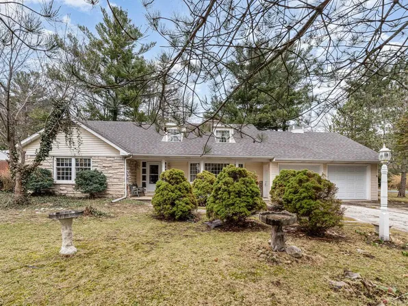 4800 Swarthout Dr, Saginaw, MI 48638