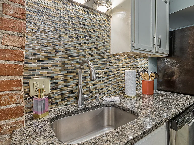 3402 Gillham Rd #1S — Photo 24