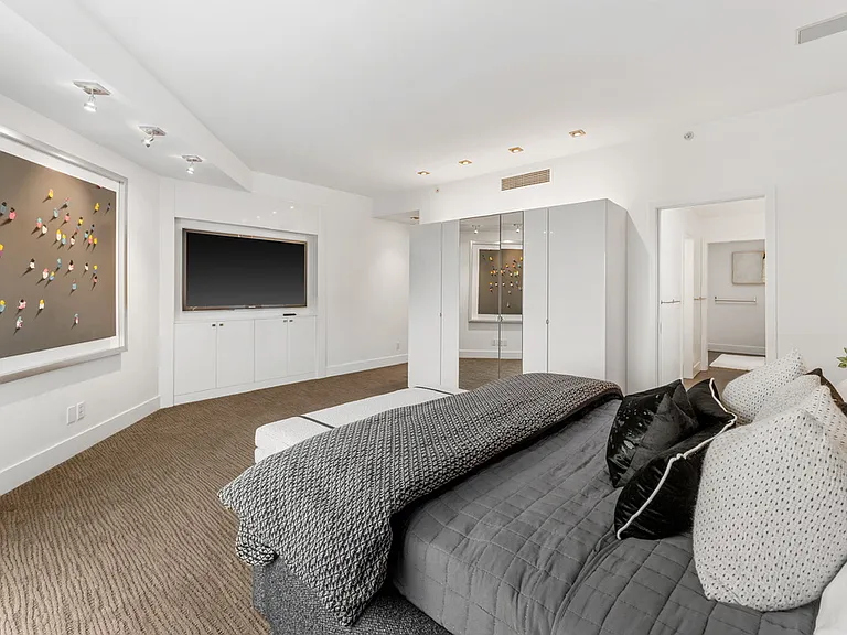 305 SW Montgomery St — Photo 42