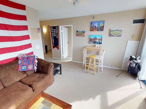 3rd image of 1250 N La Salle Dr APT 1213