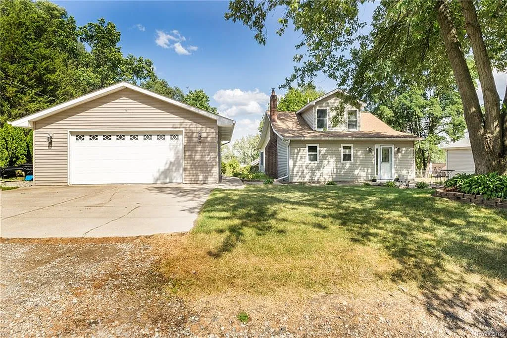 8115 Grenada Dr photo 1