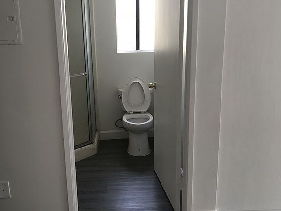 5th image of 6506 Balboa Blvd APT D