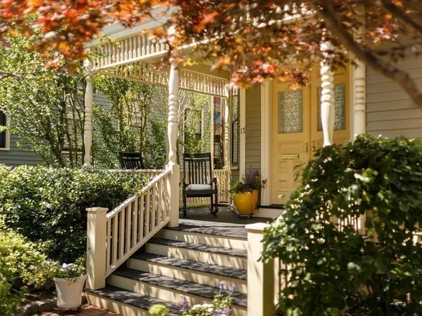17 Lancaster St, Cambridge, MA 02140