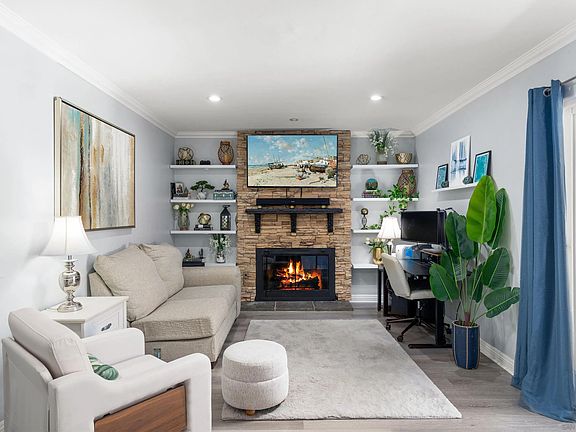 2nd image of 3037 Camarillo Ave