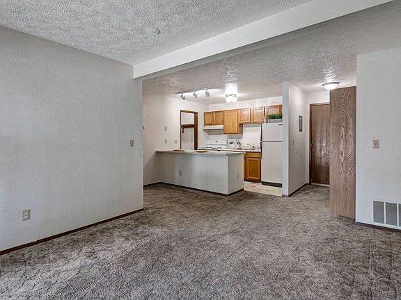 Russian Jack Apartments - Living Room