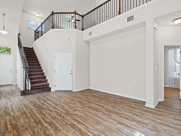9703 Sunny Swan Ct — Photo 3