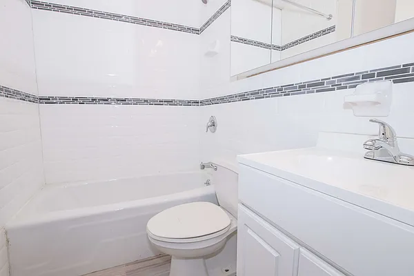 Rented by Avenues Real Estate | media 11