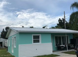 8665 SE Lyons St, Hobe Sound, FL 33455