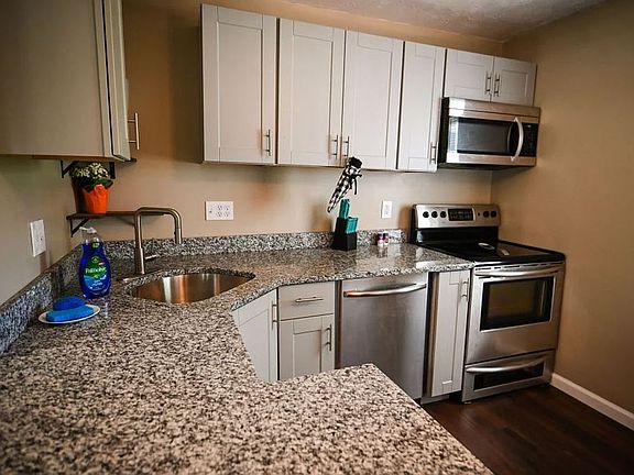 3rd image of 619 Norman Ave