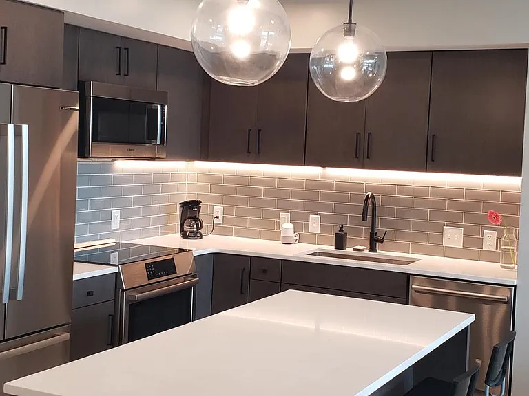 Dine in kitchen. Bosch appliances.