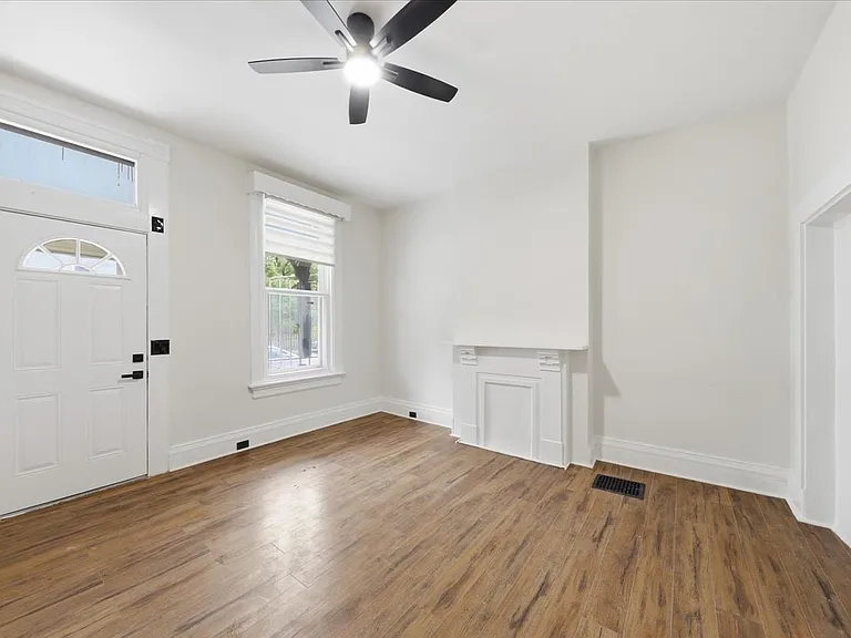 2502 Halstead St — Photo 13