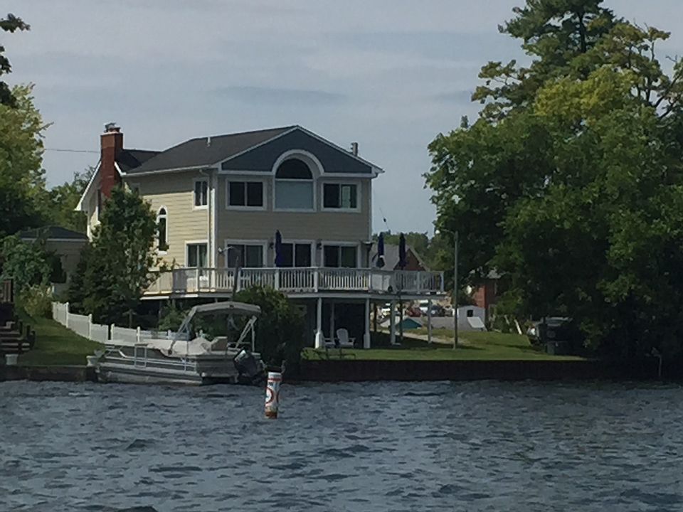1st image of 382 Oak Ln