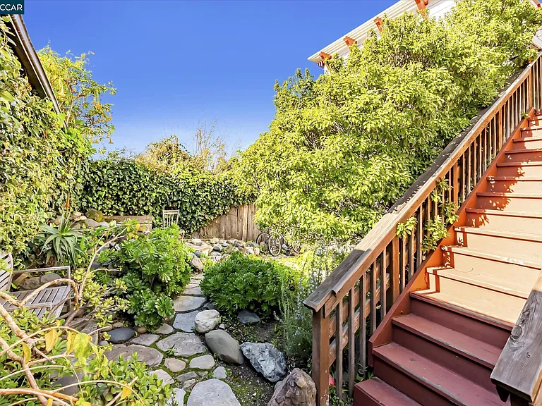 Emerson St — Photo 15