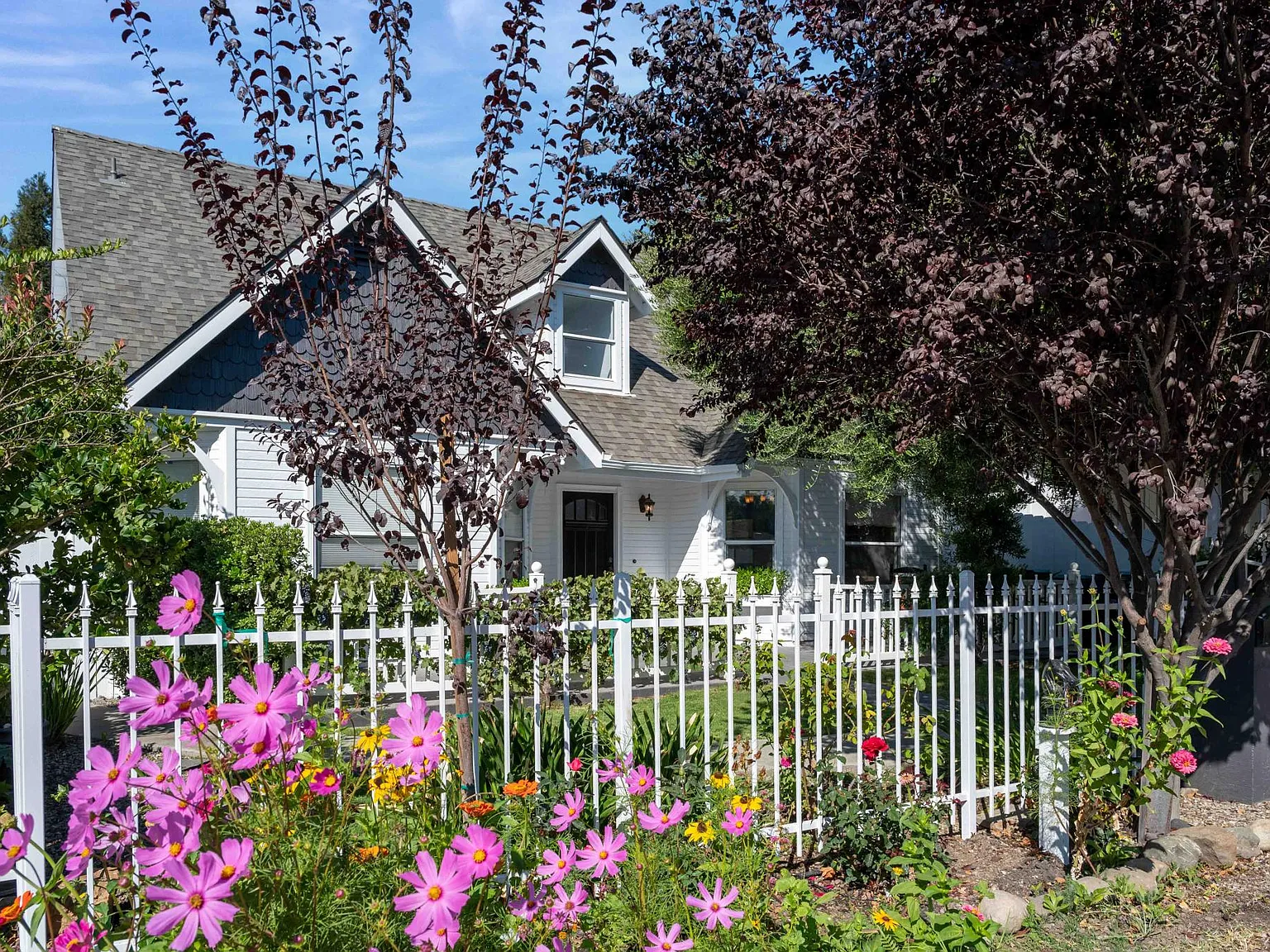 5 bed, 2885 sqft, $5,500 — Photo 1
