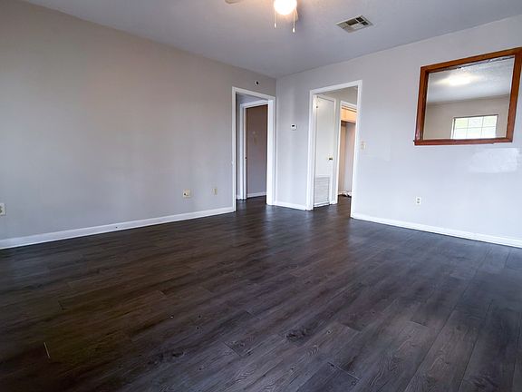 4th image of 204 Cantal Dr APT C