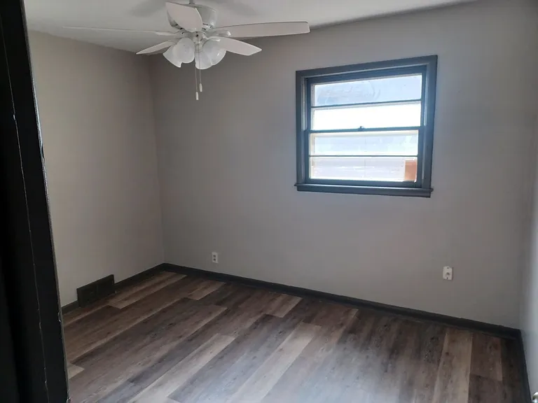 3322 S Mount Carmel Ave — Photo 8