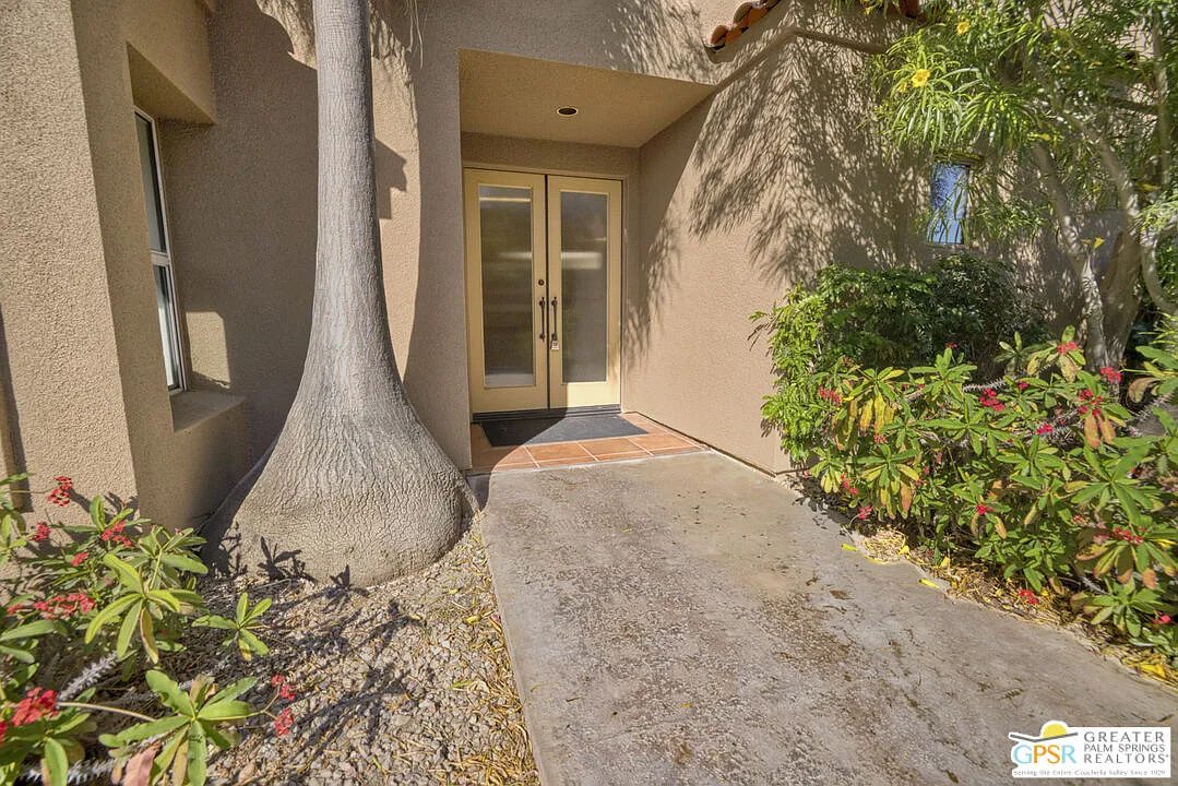 3 bed, 3.0 bath, 1947 sqft, $3,600 — Photo 3