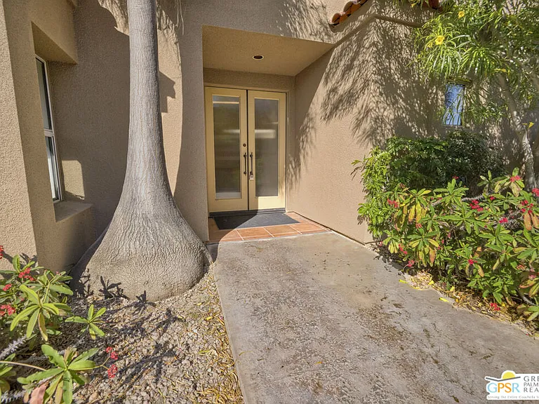 164 Lake Shore Dr — Photo 3