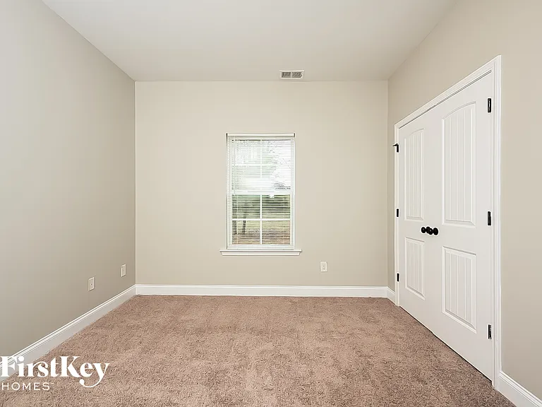 921 Piedmont Dr — Photo 13