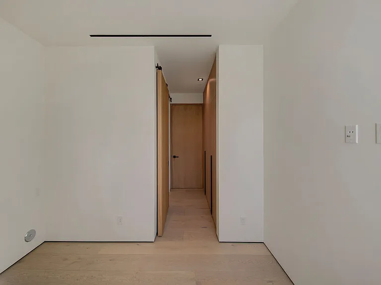 8765 Hollywood Blvd — Photo 19