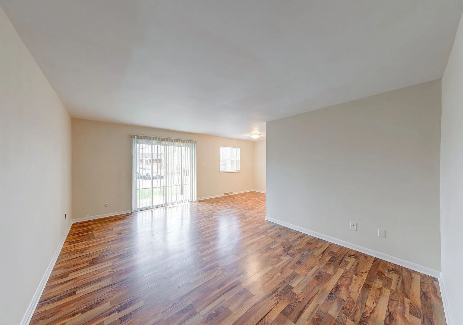 Lawrence Glen Apartments — Photo 4