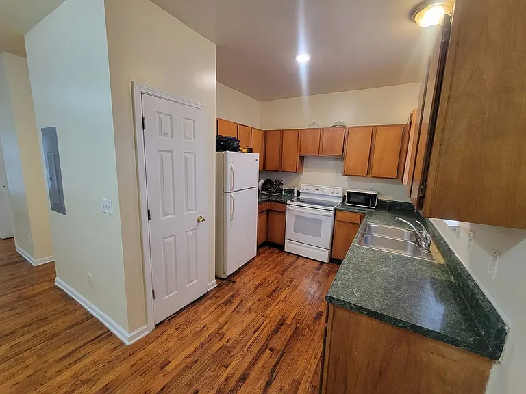 2069 Detroit Ave NW — Photo 7
