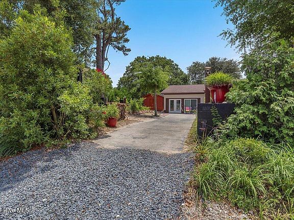 3rd image of 4407 E Oak Island Drive