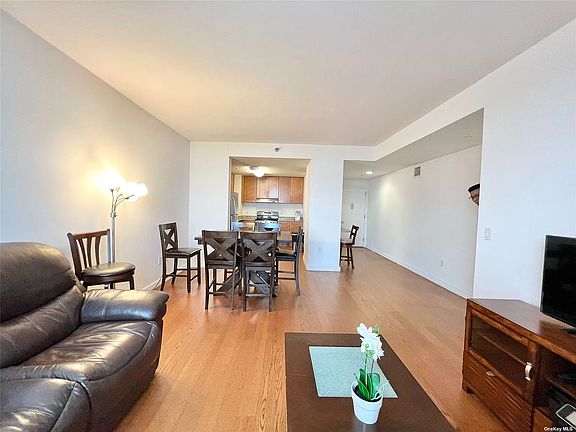 2nd image of 4028 College Point Blvd Ph 202