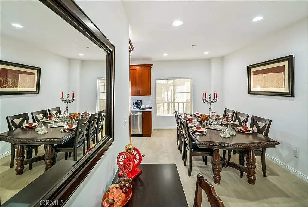 4 bed, 4.5 bath, 2278 sqft, $4,100 — Photo 3