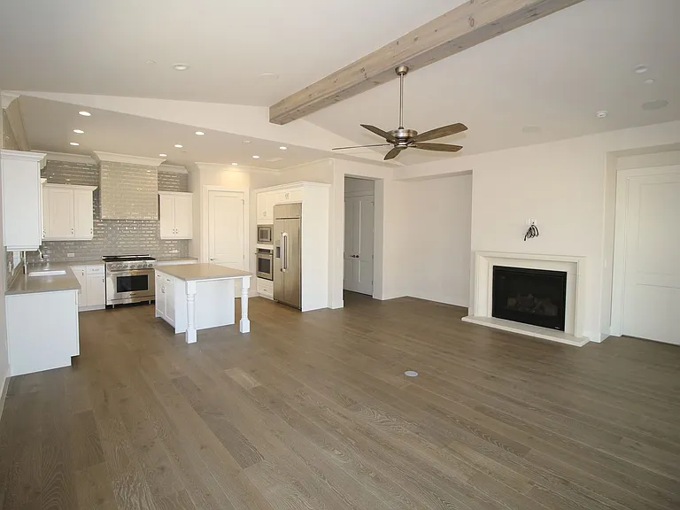 2104 Las Palmas — Photo 5