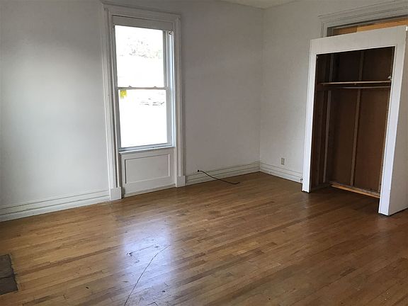 4th image of 631 Ford St