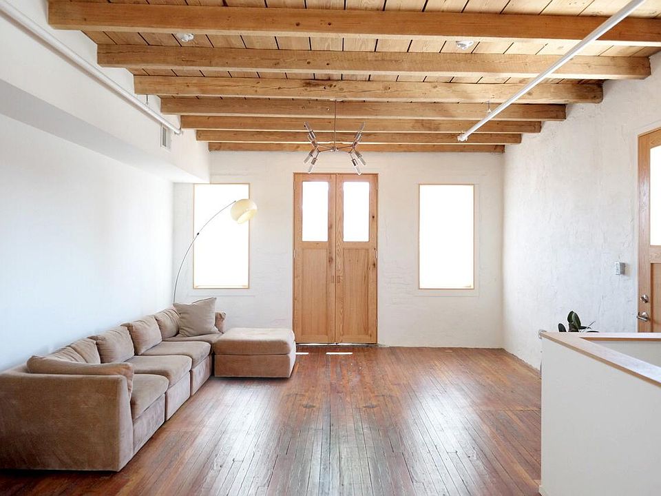 Living room w/ french door balcony