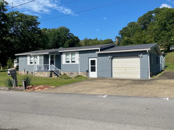15 Linsey St, Grafton, WV 26354
